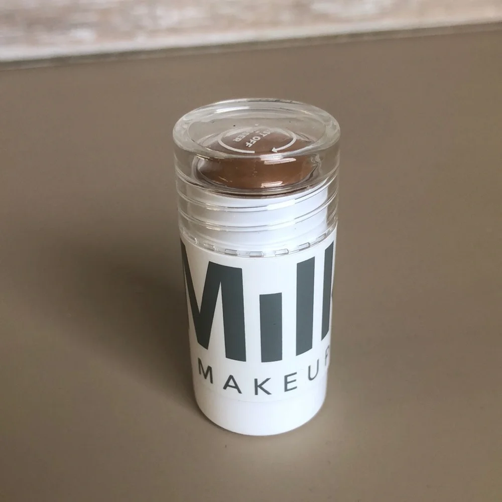 ❤️$12 NWT Milk Makeup 